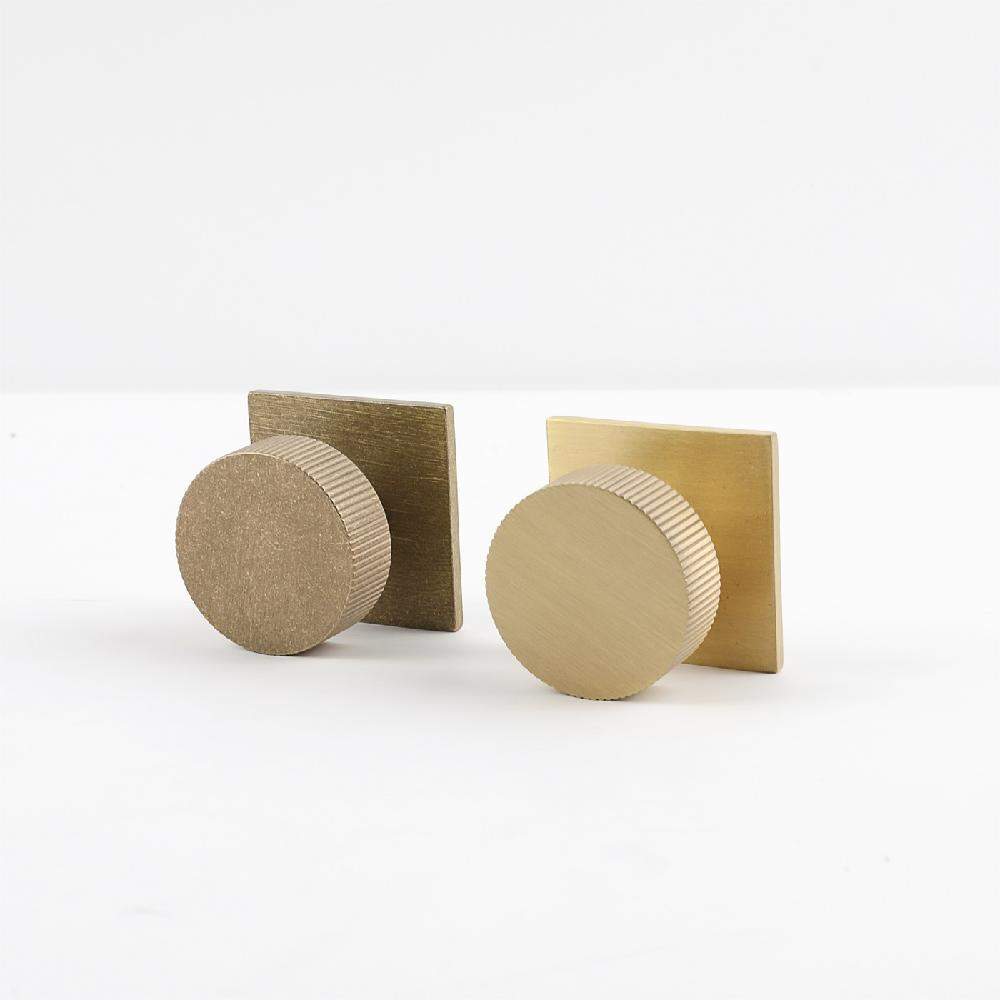 Maxery Antique Brass Knobs with Base Plate Tumbled Brass Cabinet Knob for Drawer Wardrobe Kitchen Bathroom